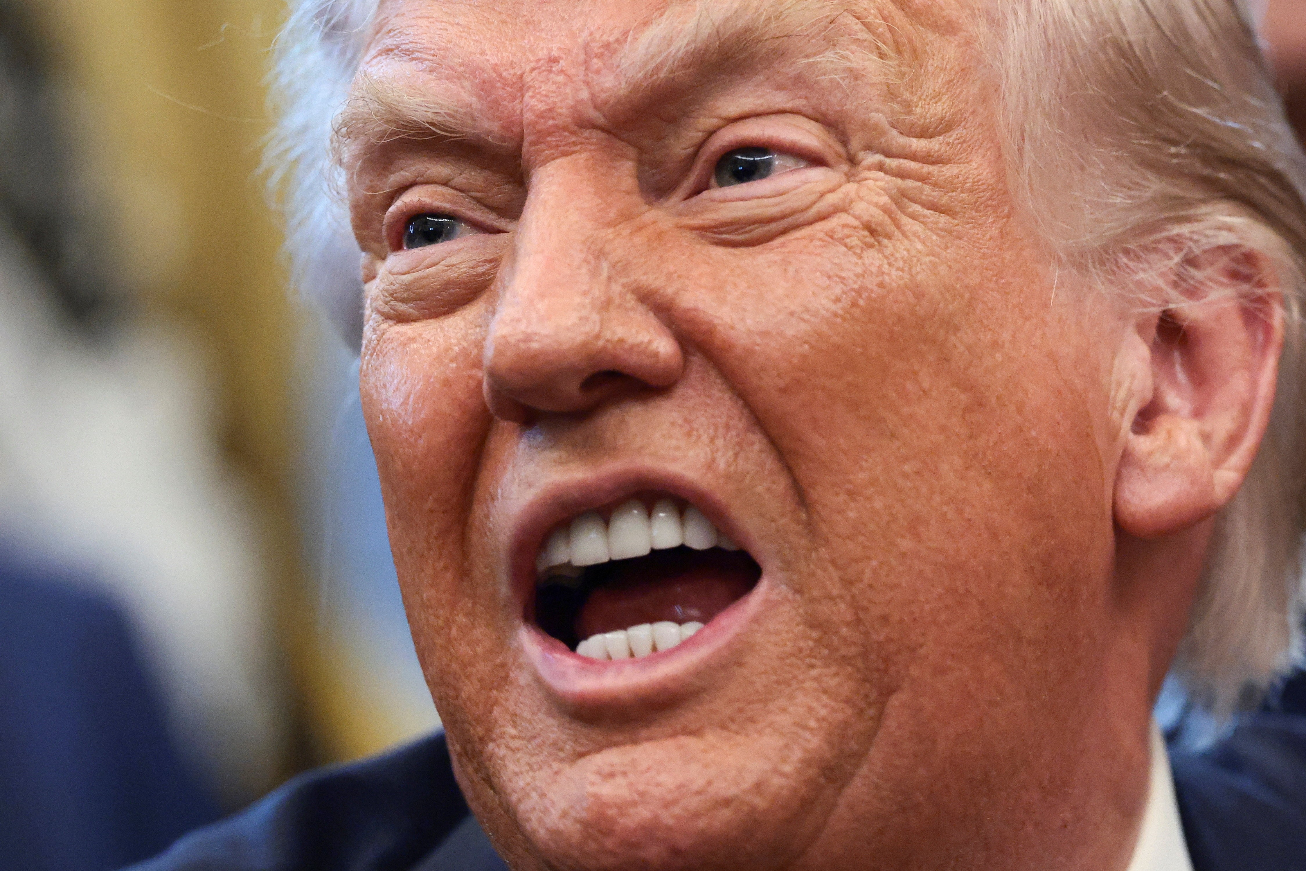 Em português, EUA ameaçam imigrantes: 'Trump vai te jogar na cadeia'