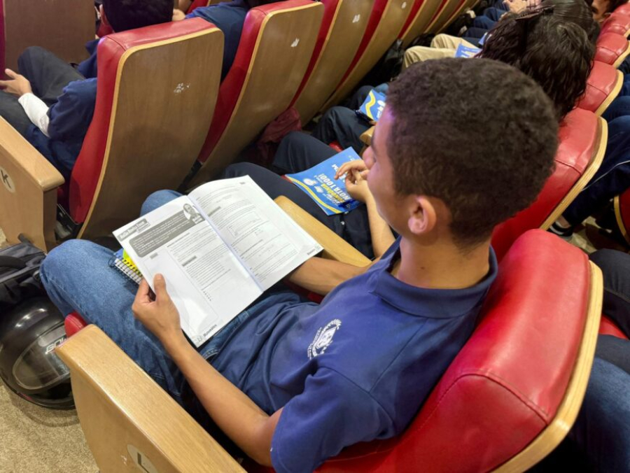 EDUCAÇÃO -TC PROÍBE ADESÃO DE ATAS E INDICA LICITAÇÃO EM LIVROS PARA O ENEM, SEDUC APROVEITA O RECESSO PARA DESCARTAR O CERTO